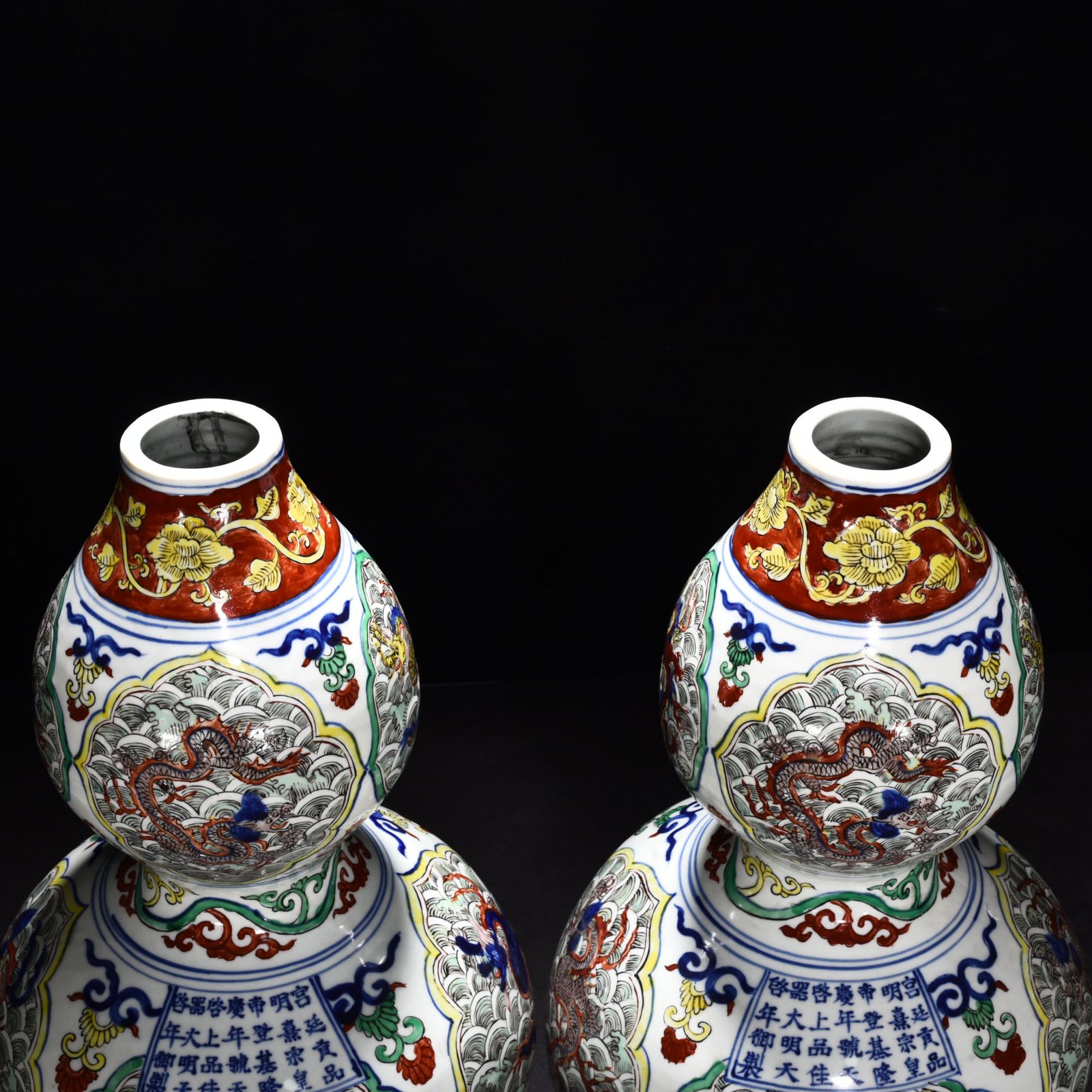 Ming Dynasty Longqing blue and white multicolored gourd bottle