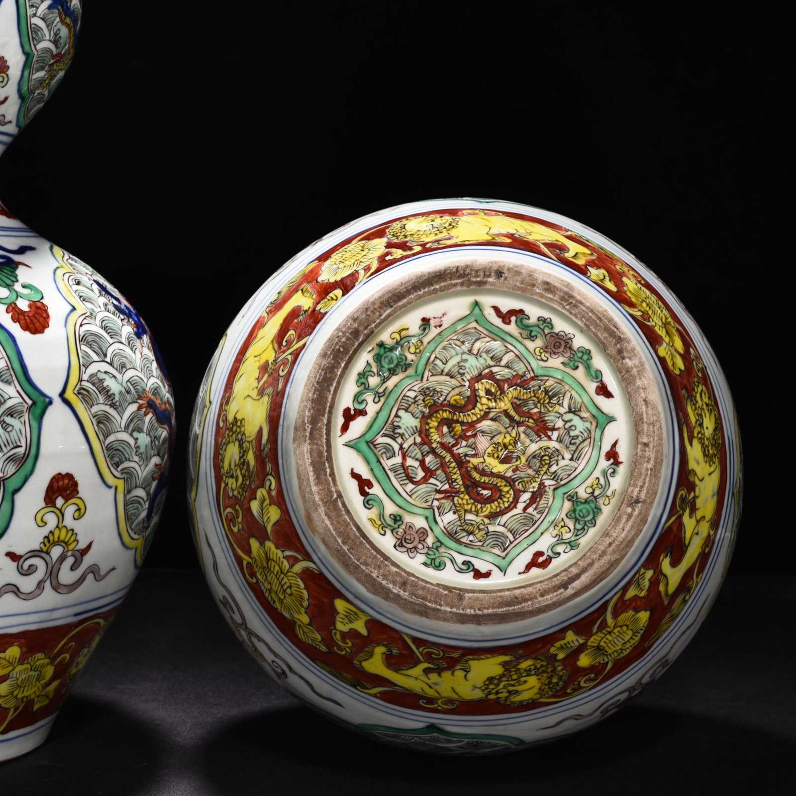 Ming Dynasty Longqing blue and white multicolored gourd bottle