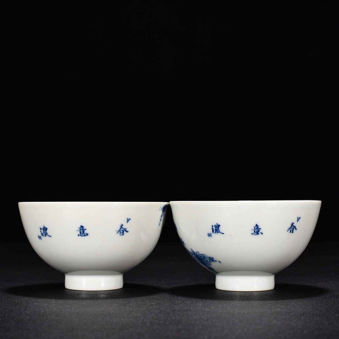Qing Dynasty Qinglong blue and white wisteria cup