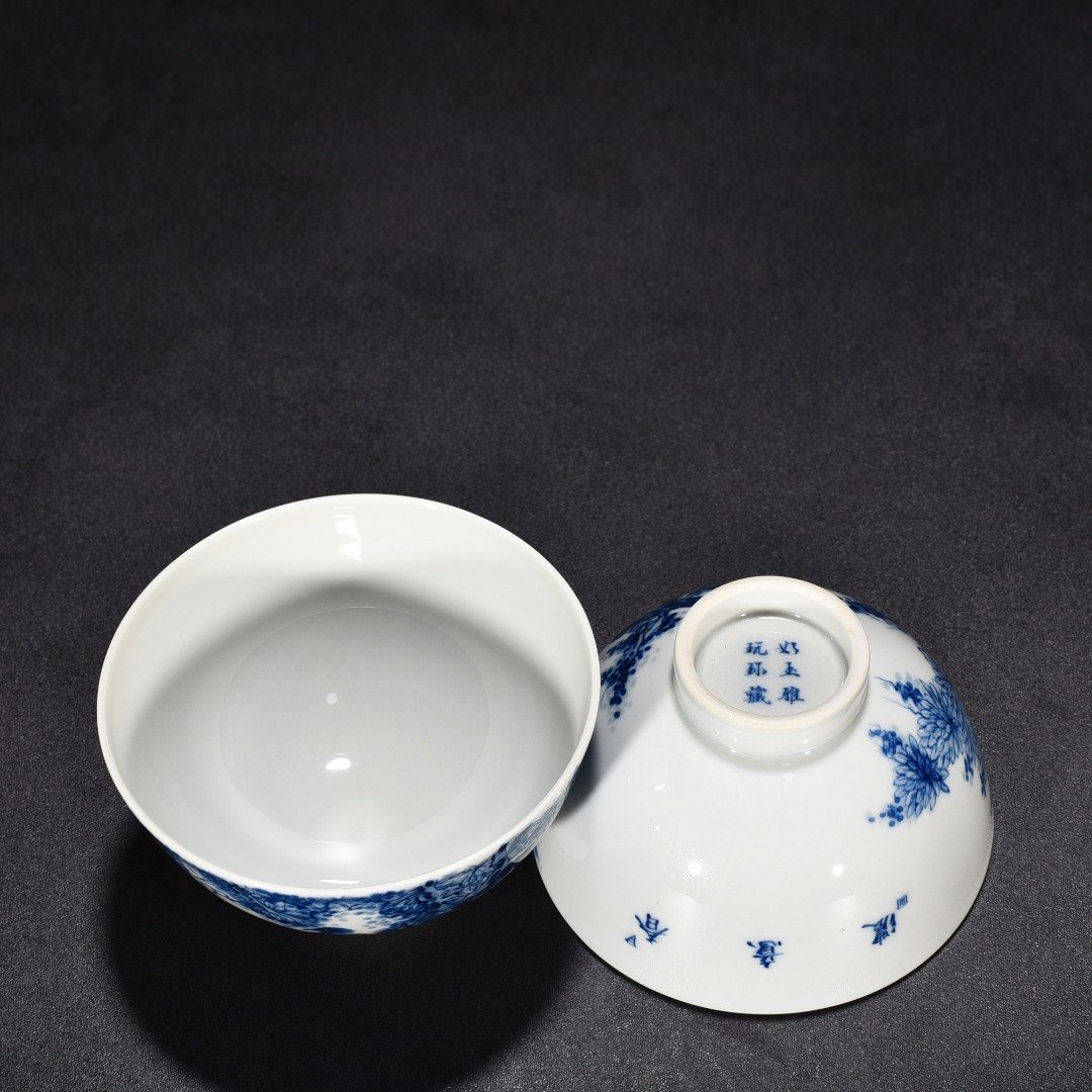 Qing Dynasty Qinglong blue and white wisteria cup