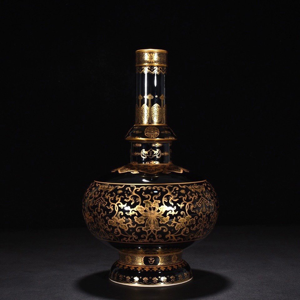 Qing Dynasty Qianlong black gold glazed nectar bottle