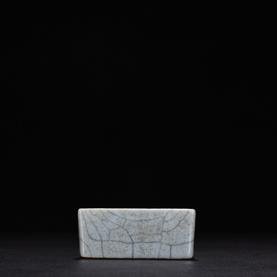 Qing Dynasty Qianlong Ge Kiln sky blue glaze square washer