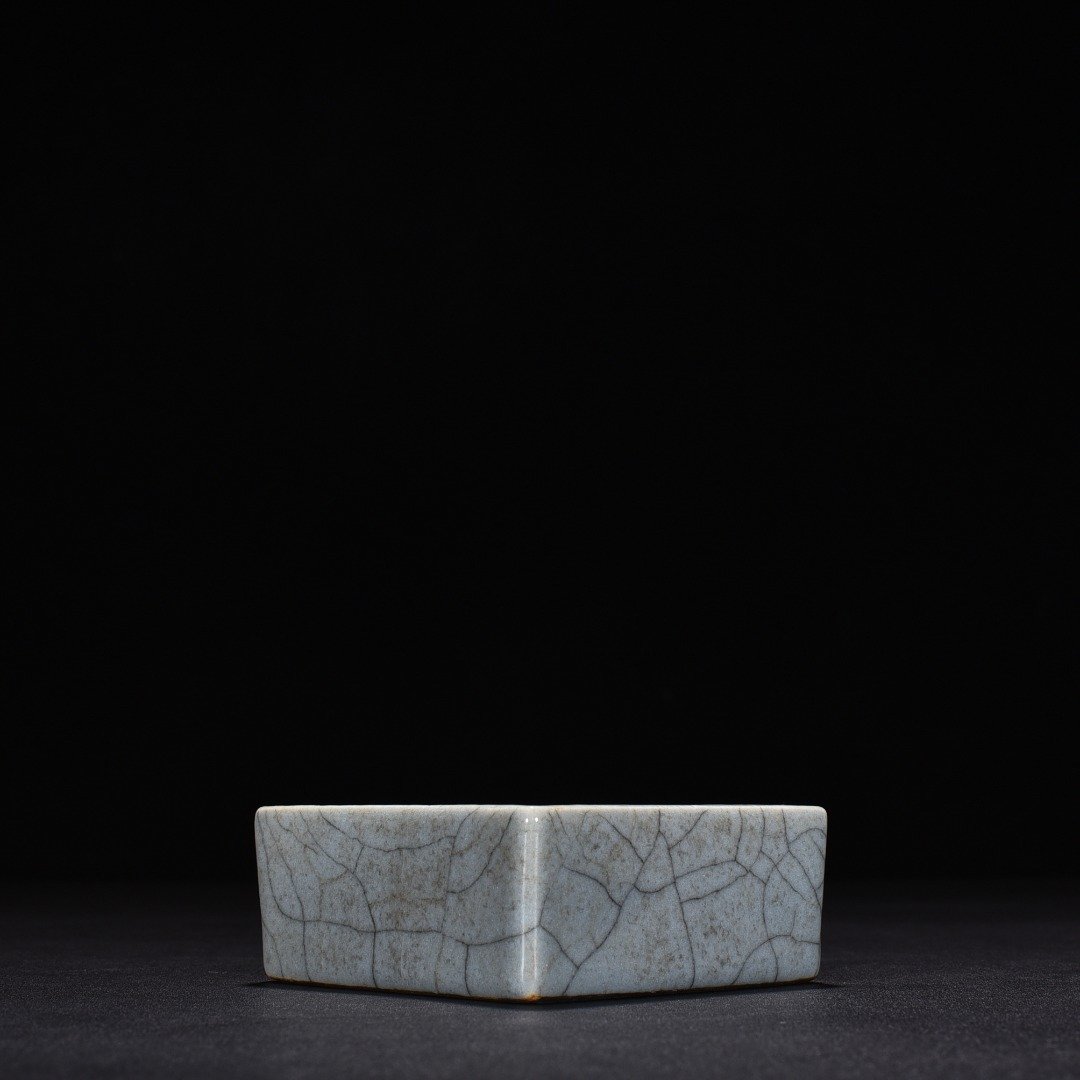 Qing Dynasty Qianlong Ge Kiln sky blue glaze square washer