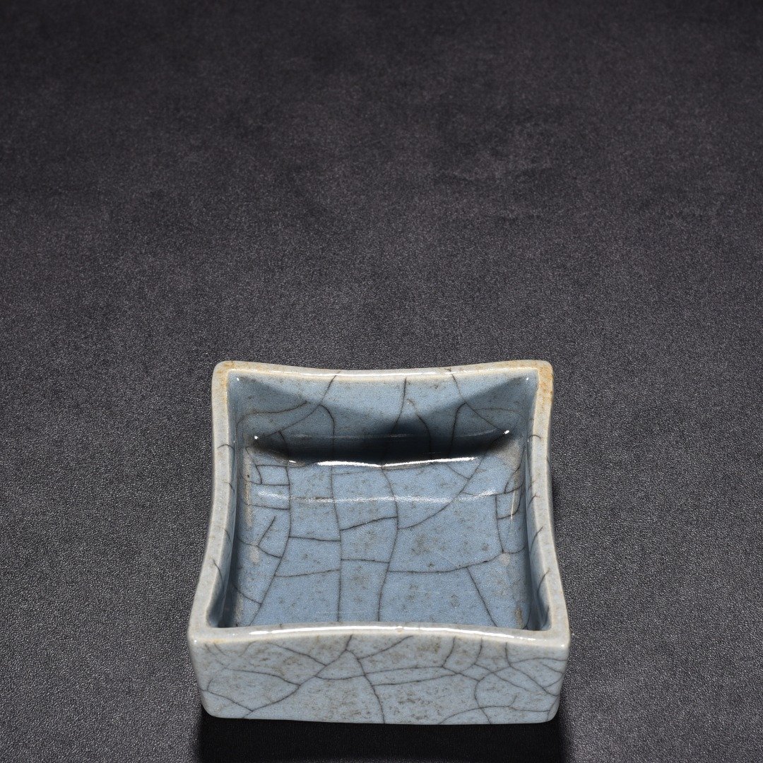 Qing Dynasty Qianlong Ge Kiln sky blue glaze square washer