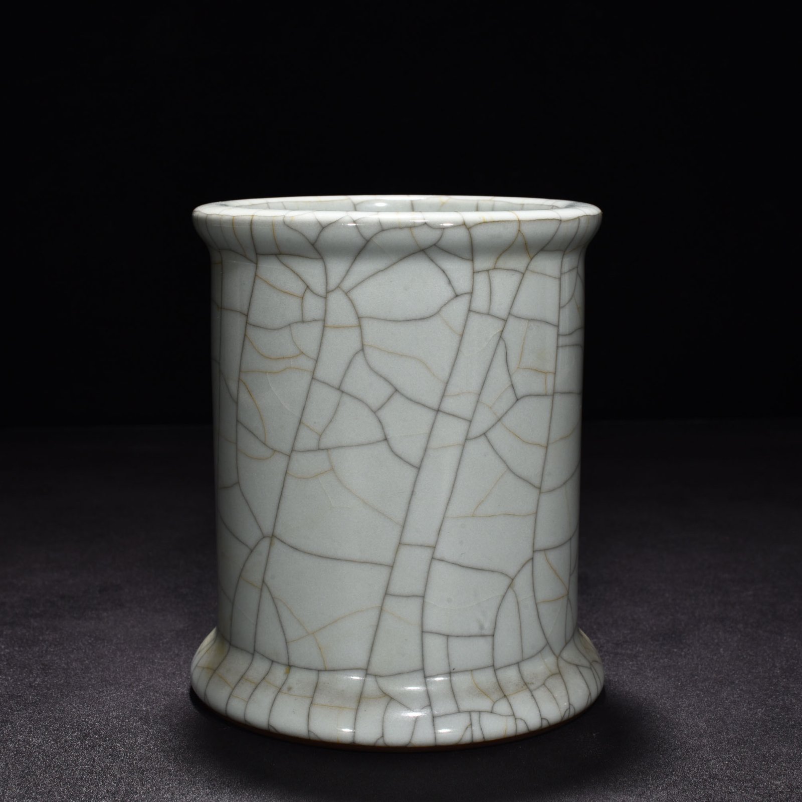 Qing Dynasty Qianlong Ge Kiln pen holder