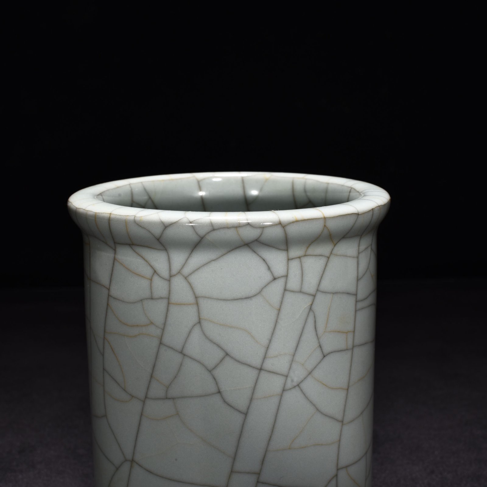 Qing Dynasty Qianlong Ge Kiln pen holder