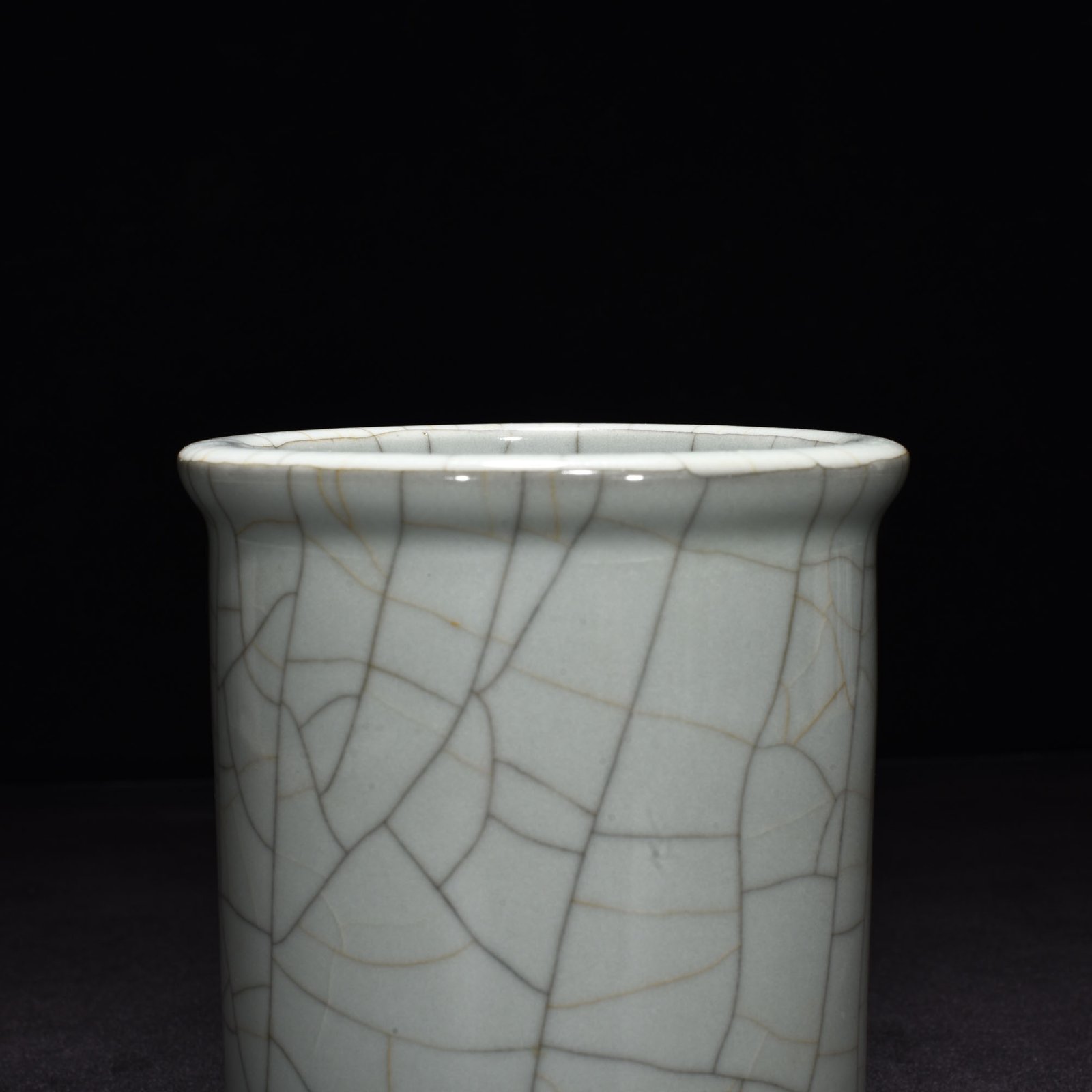 Qing Dynasty Qianlong Ge Kiln pen holder