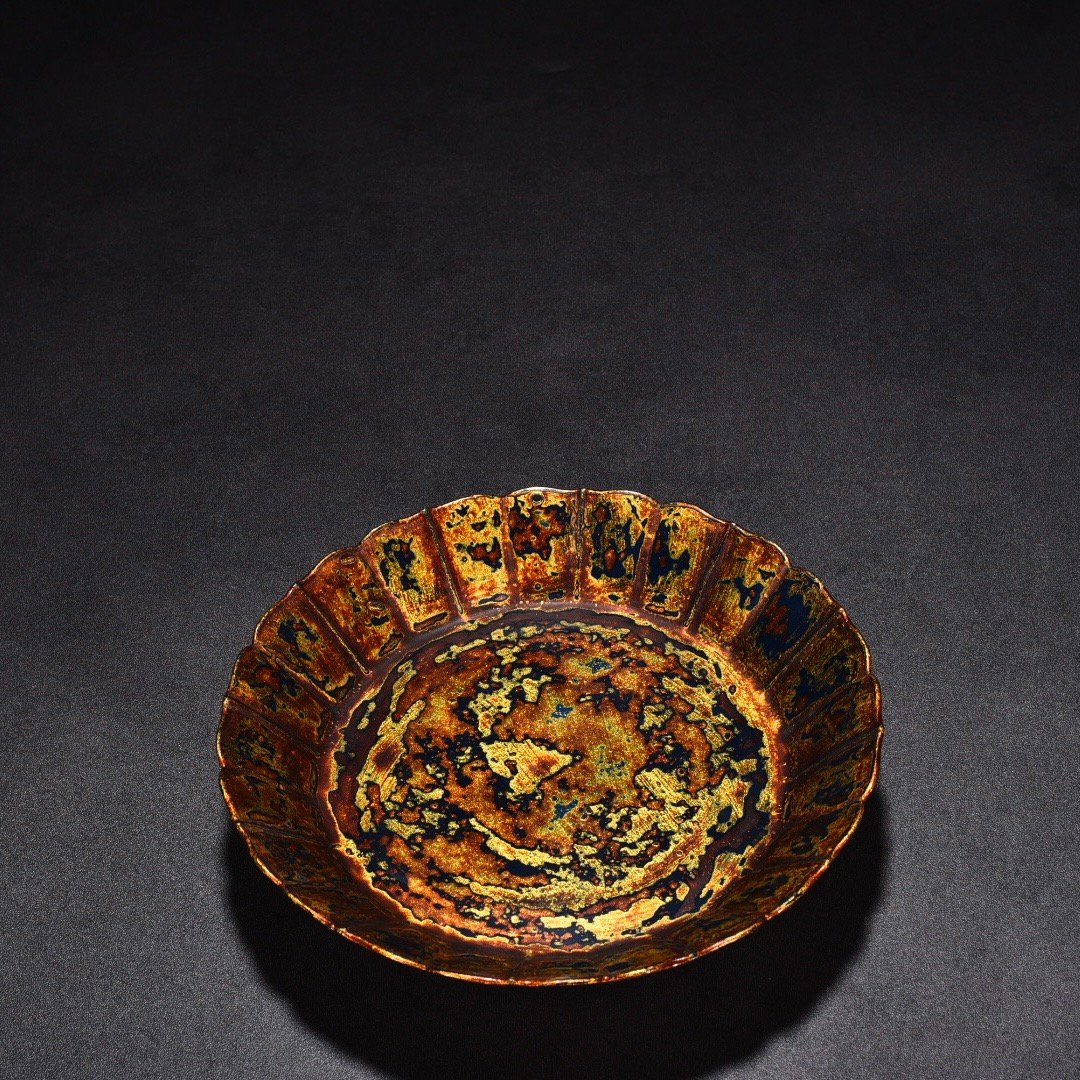 Qing Dynasty Qianlong lacquer bronze colored mouth washer