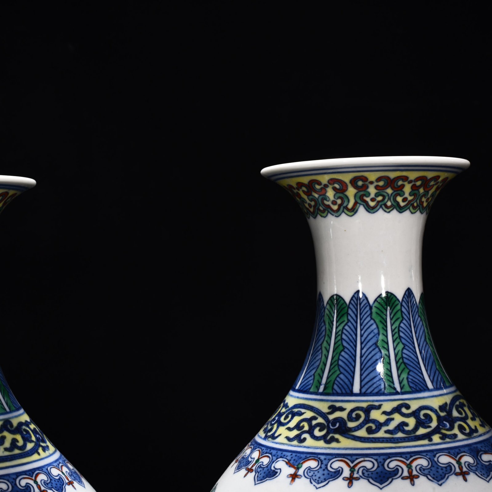 Qing Dynasty Qianlong doucai jade pot spring vase