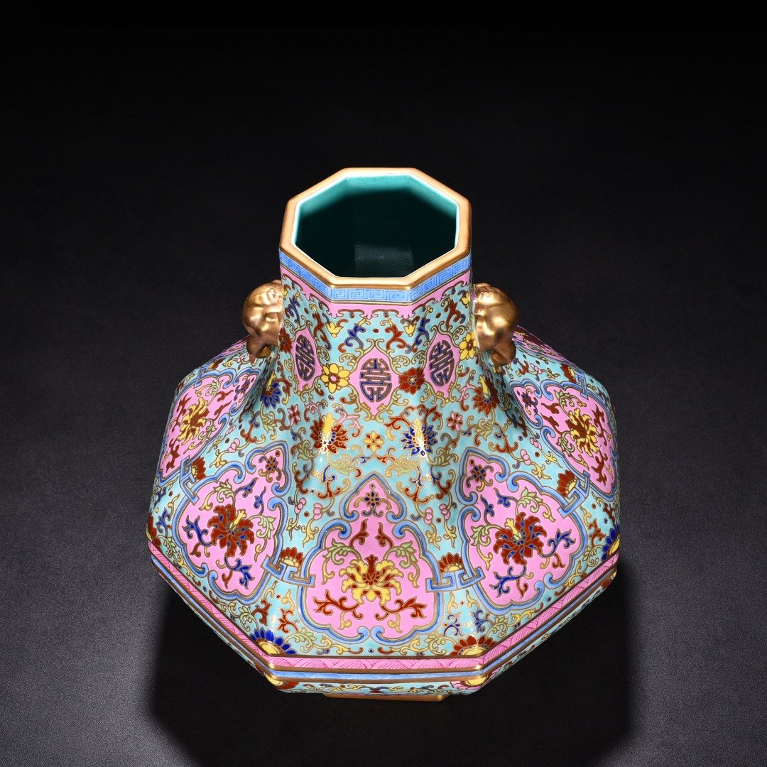 Qing Dynasty Qianlong turquoise green ground gold and flower ear statue