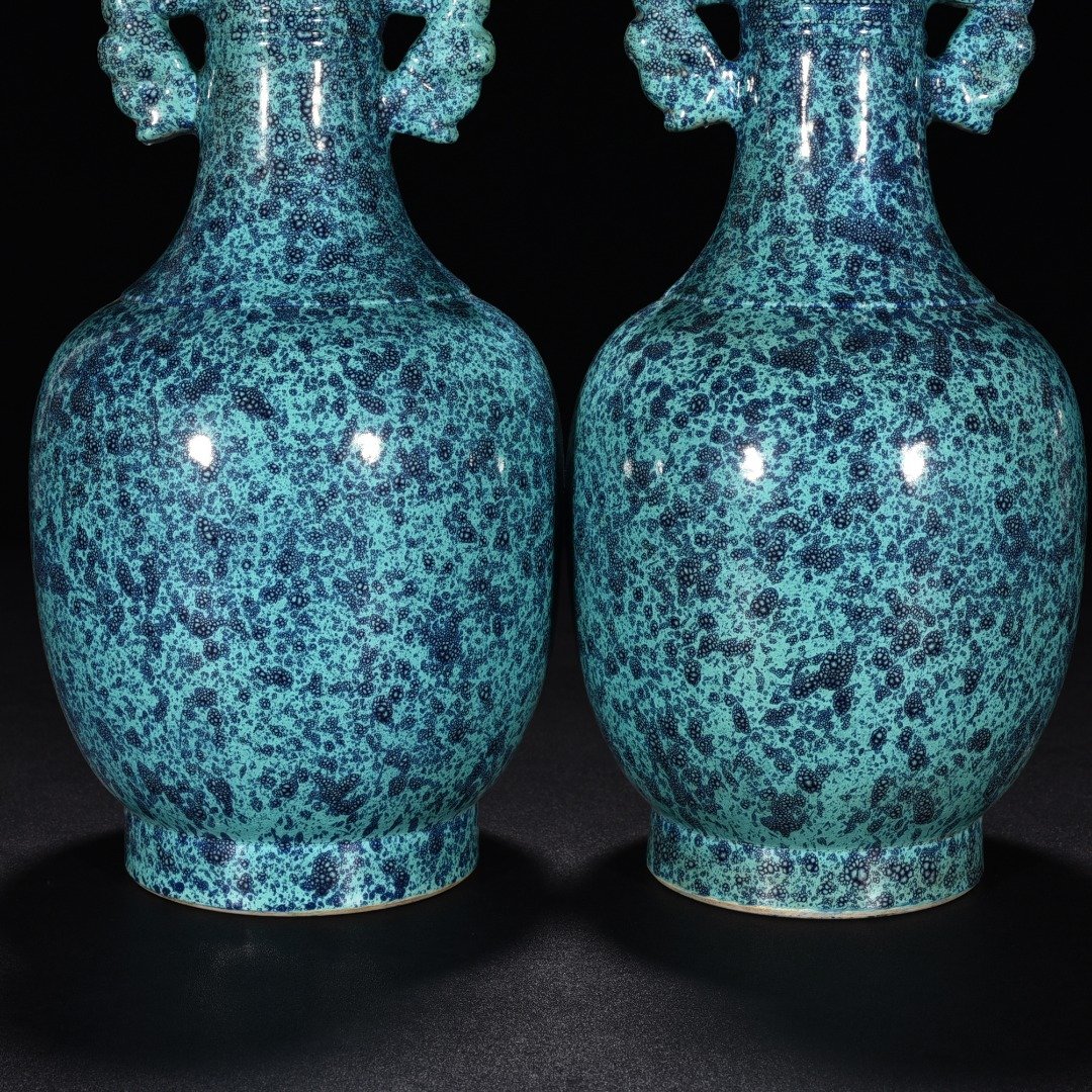 Qing Dynasty Qianlong Jun glazed amphorae