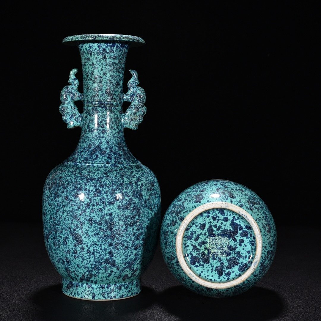 Qing Dynasty Qianlong Jun glazed amphorae