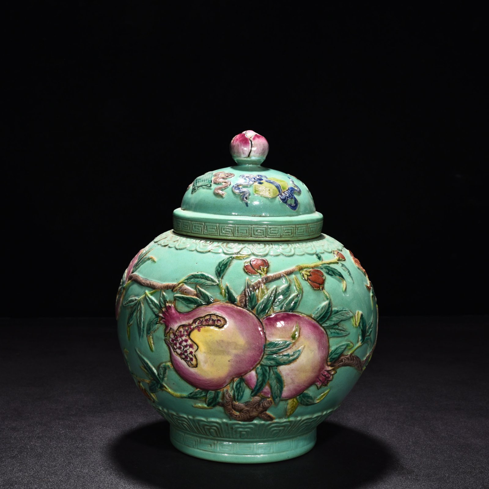 Qing Dynasty Qianlong Wang Bingrong’s pastel carved jar