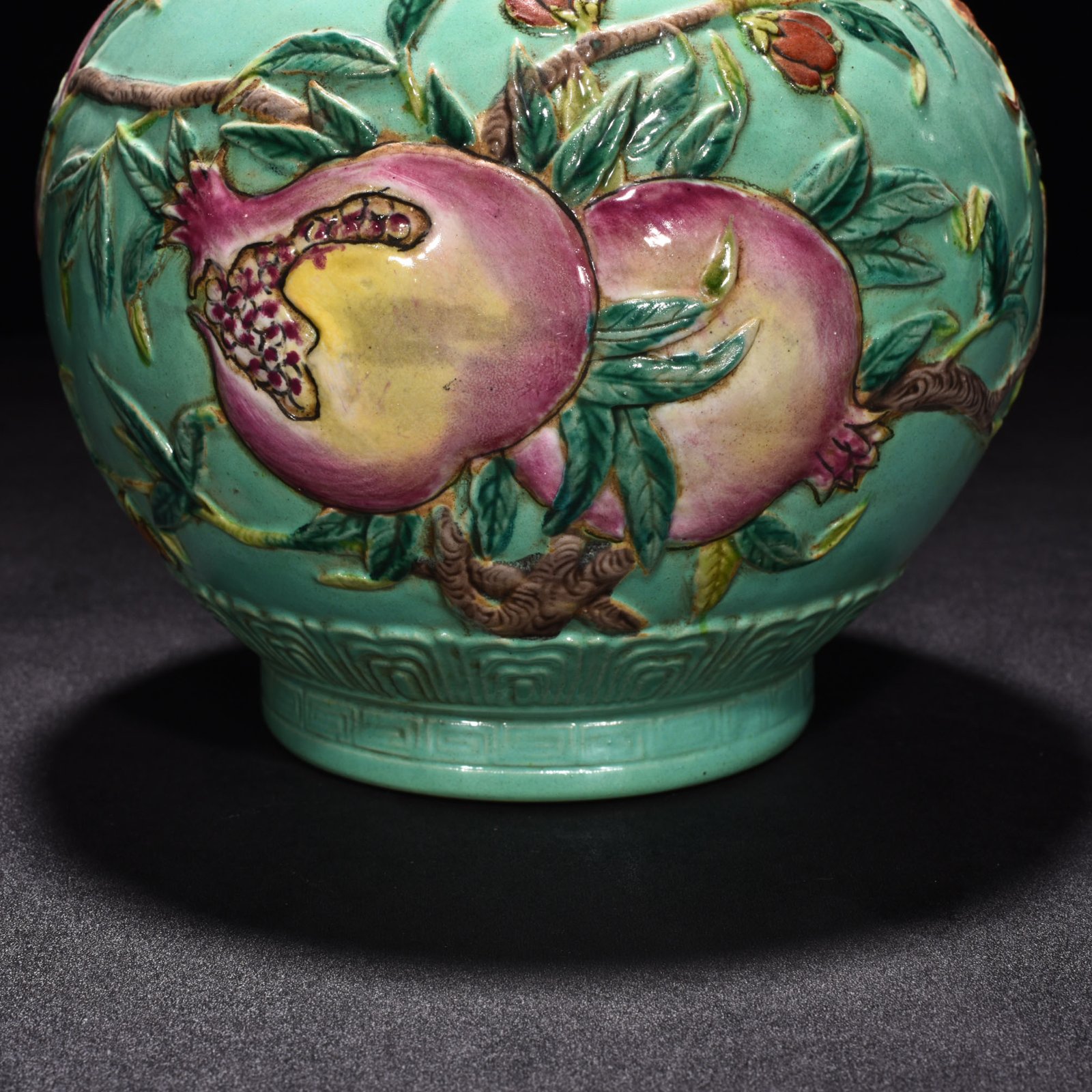 Qing Dynasty Qianlong Wang Bingrong’s pastel carved jar