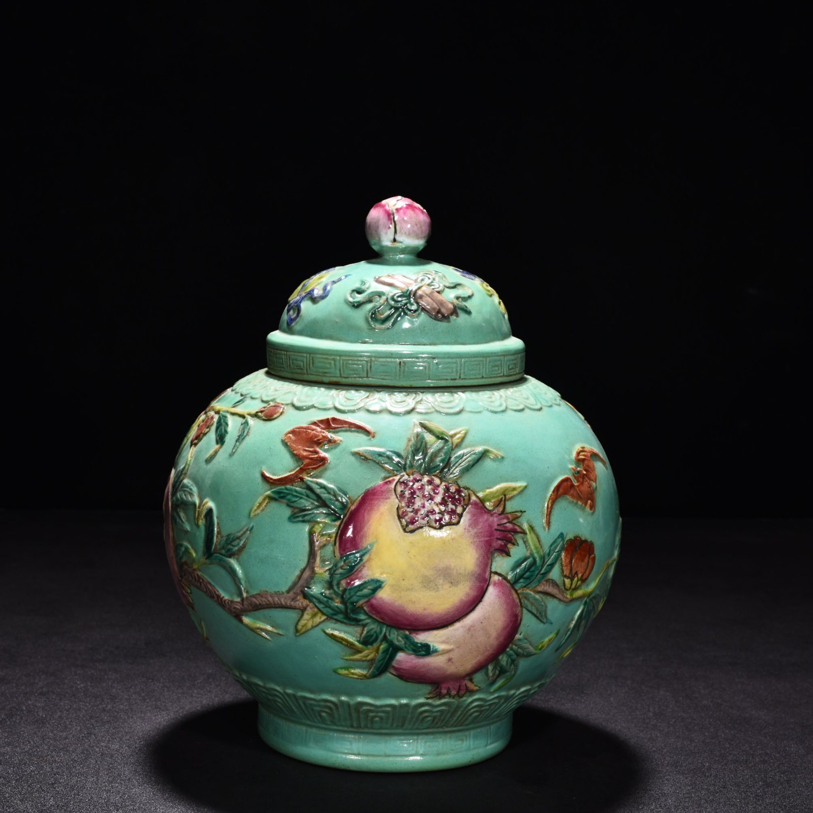 Qing Dynasty Qianlong Wang Bingrong’s pastel carved jar