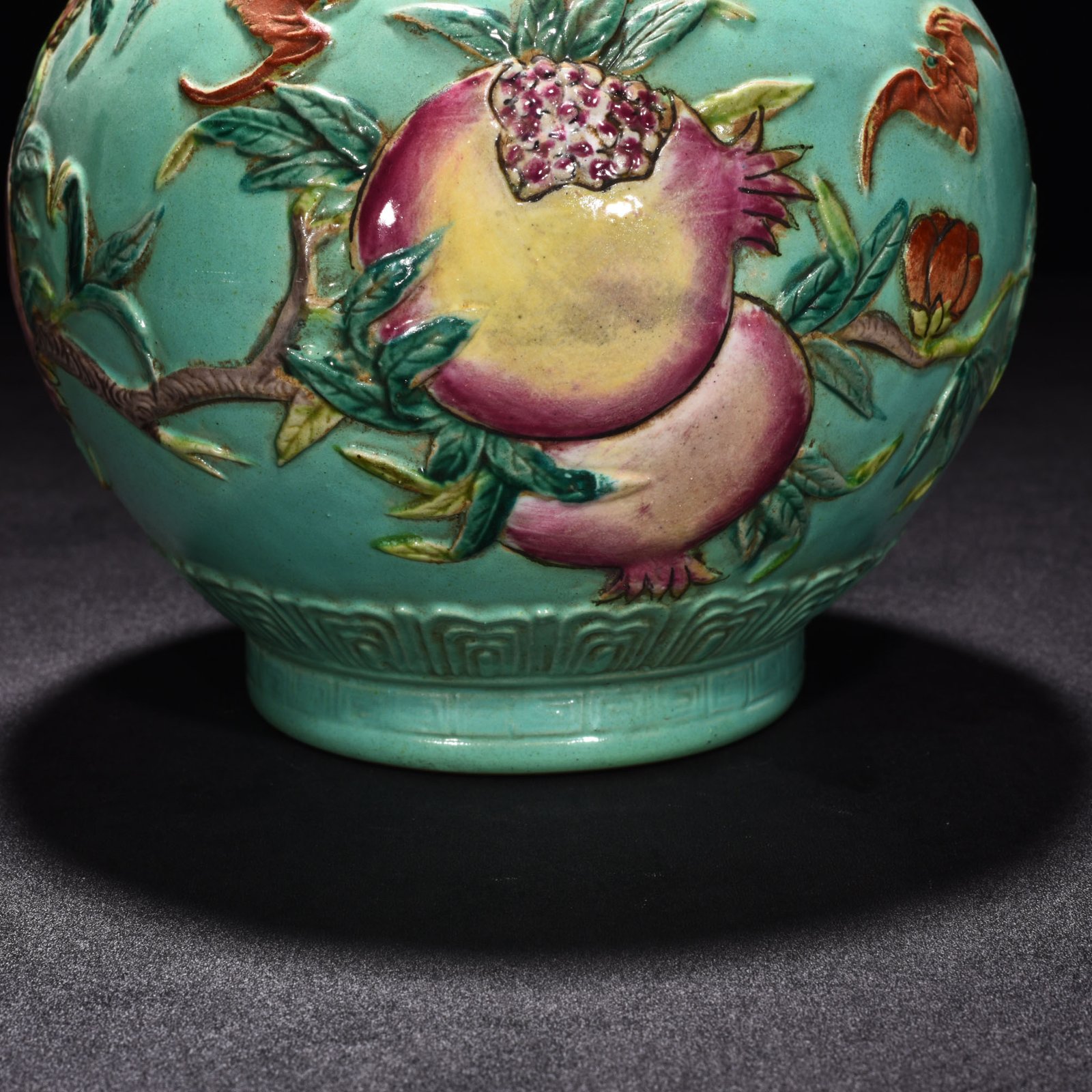 Qing Dynasty Qianlong Wang Bingrong’s pastel carved jar
