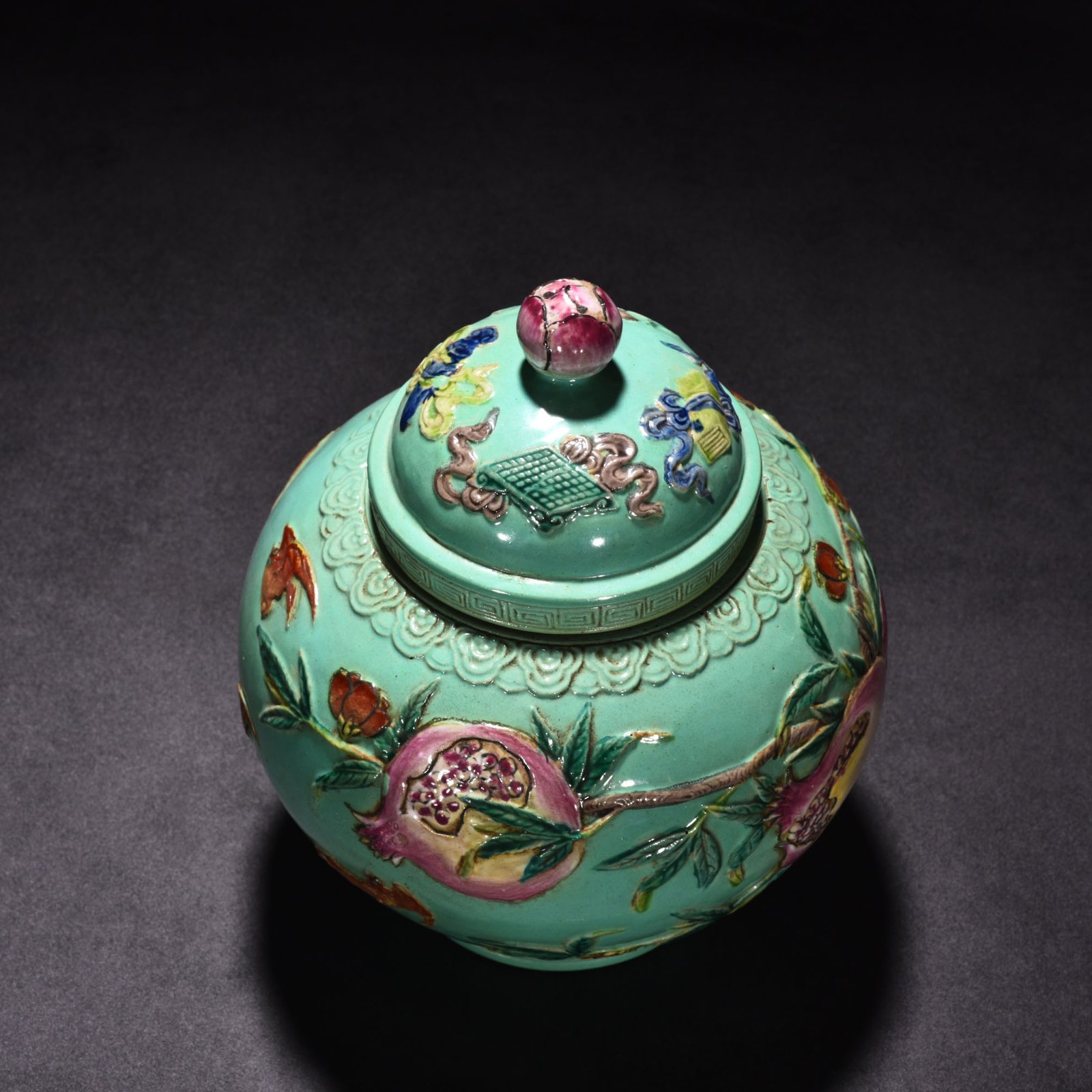Qing Dynasty Qianlong Wang Bingrong’s pastel carved jar