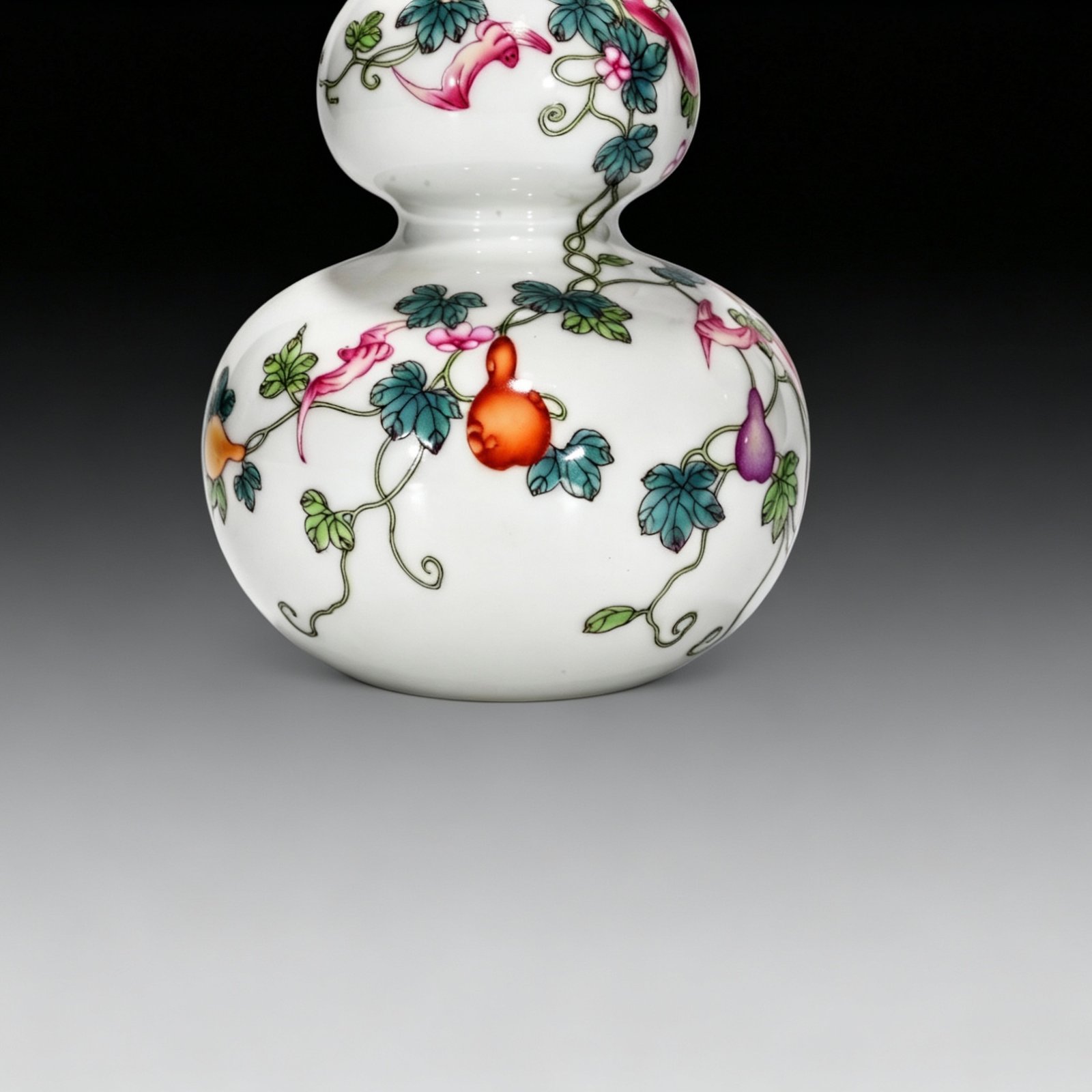 Qing Dynasty Qianlong Enamel gourd vase