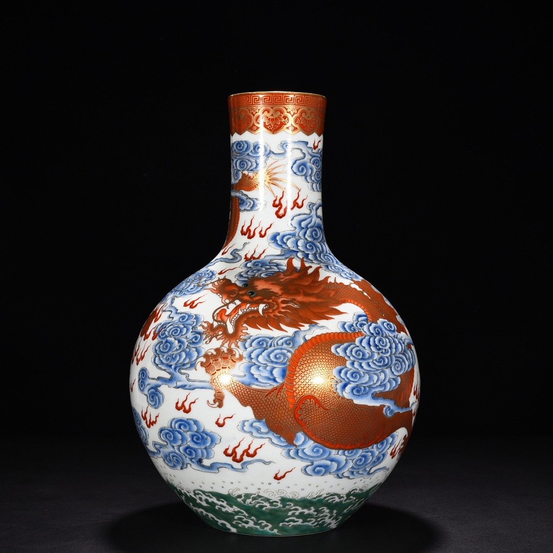 Qing Dynasty Qianlong alum red celestial sphere vase