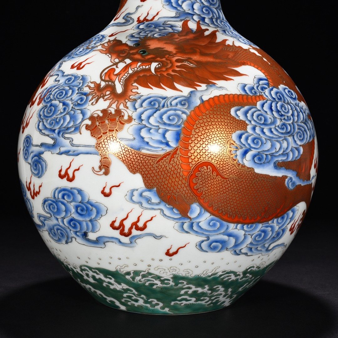Qing Dynasty Qianlong alum red celestial sphere vase