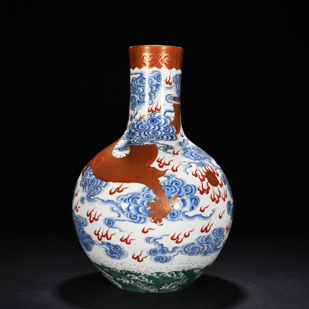 Qing Dynasty Qianlong alum red celestial sphere vase