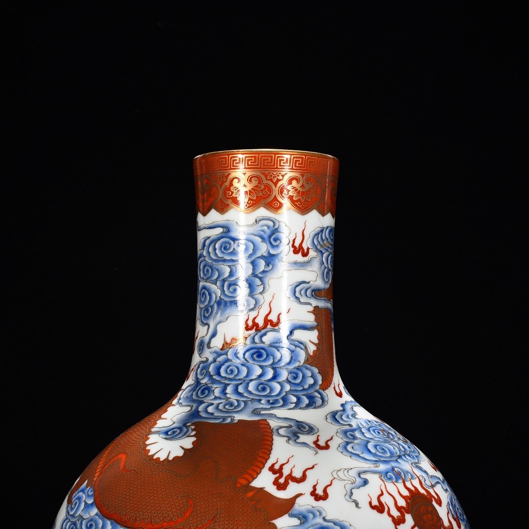 Qing Dynasty Qianlong alum red celestial sphere vase