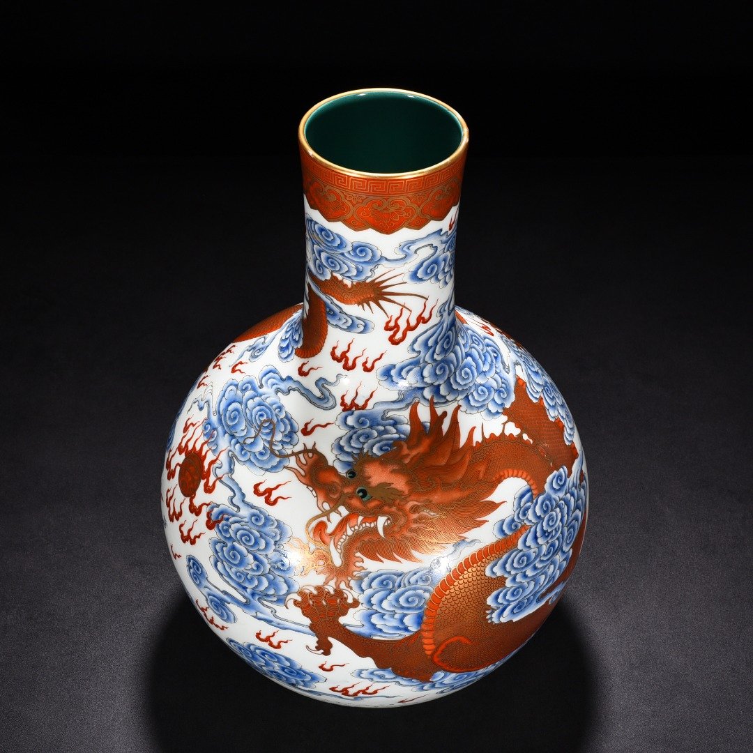 Qing Dynasty Qianlong alum red celestial sphere vase
