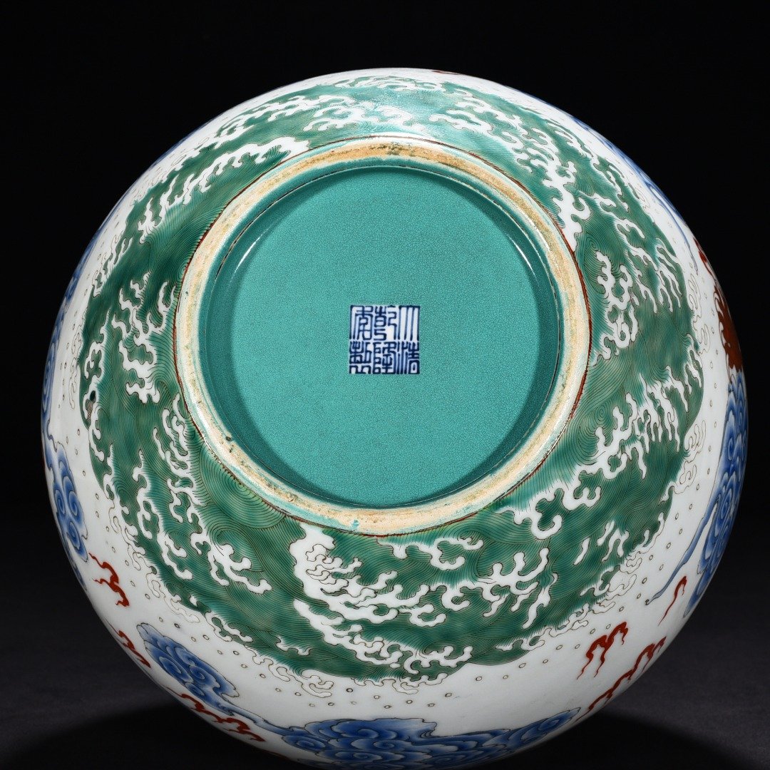 Qing Dynasty Qianlong alum red celestial sphere vase