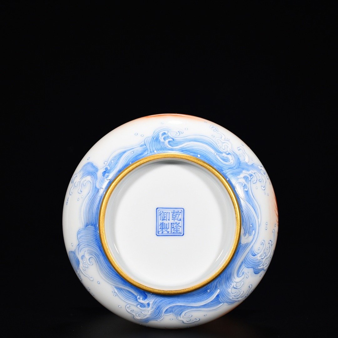 Qing Dynasty Qianlong alum red slag bucket