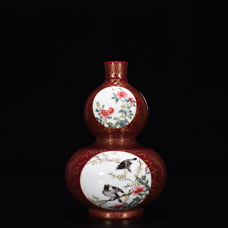 Qing Dynasty Qianlong aluminous red gold plated gourd vase