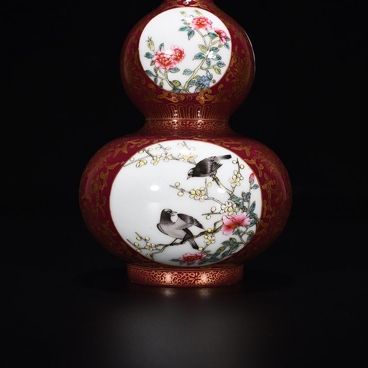 Qing Dynasty Qianlong aluminous red gold plated gourd vase