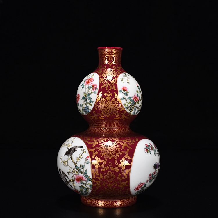 Qing Dynasty Qianlong aluminous red gold plated gourd vase