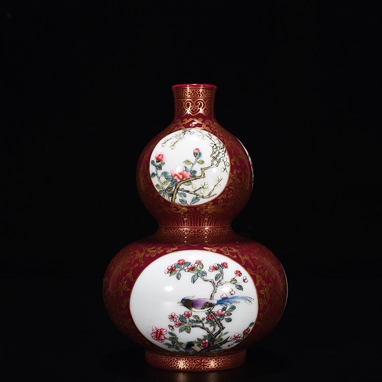 Qing Dynasty Qianlong aluminous red gold plated gourd vase