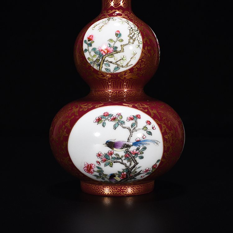 Qing Dynasty Qianlong aluminous red gold plated gourd vase