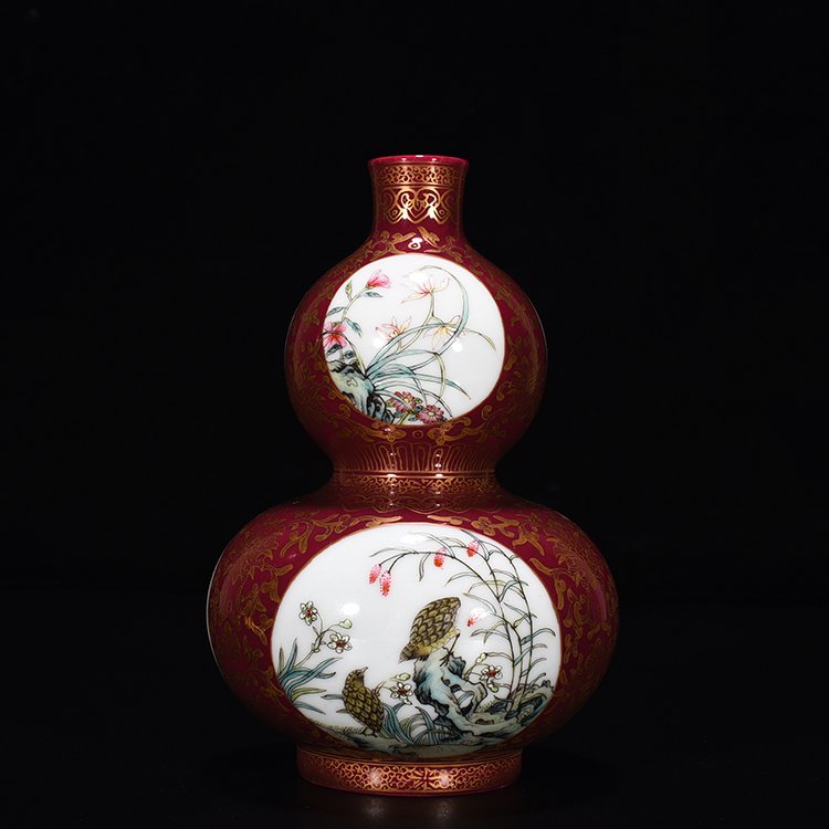 Qing Dynasty Qianlong aluminous red gold plated gourd vase