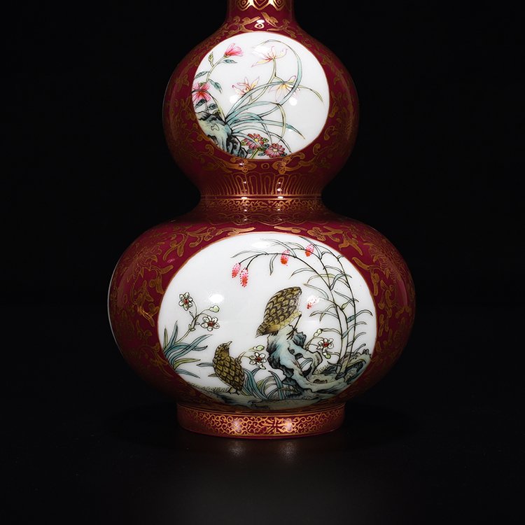 Qing Dynasty Qianlong aluminous red gold plated gourd vase