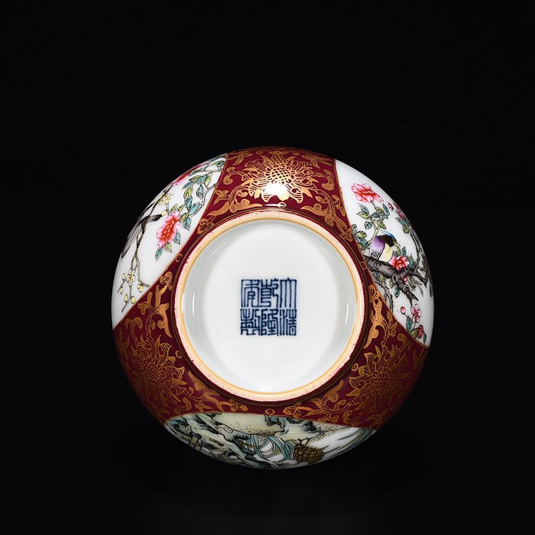 Qing Dynasty Qianlong aluminous red gold plated gourd vase