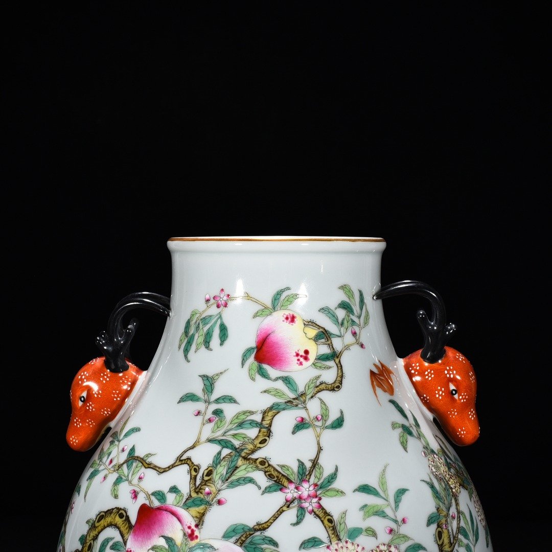 Qing Dynasty Qianlong pastel deer head vase