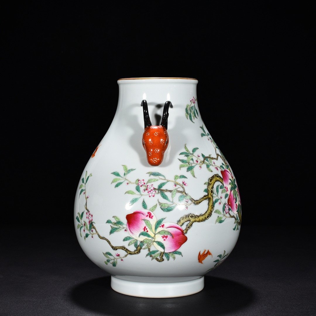 Qing Dynasty Qianlong pastel deer head vase