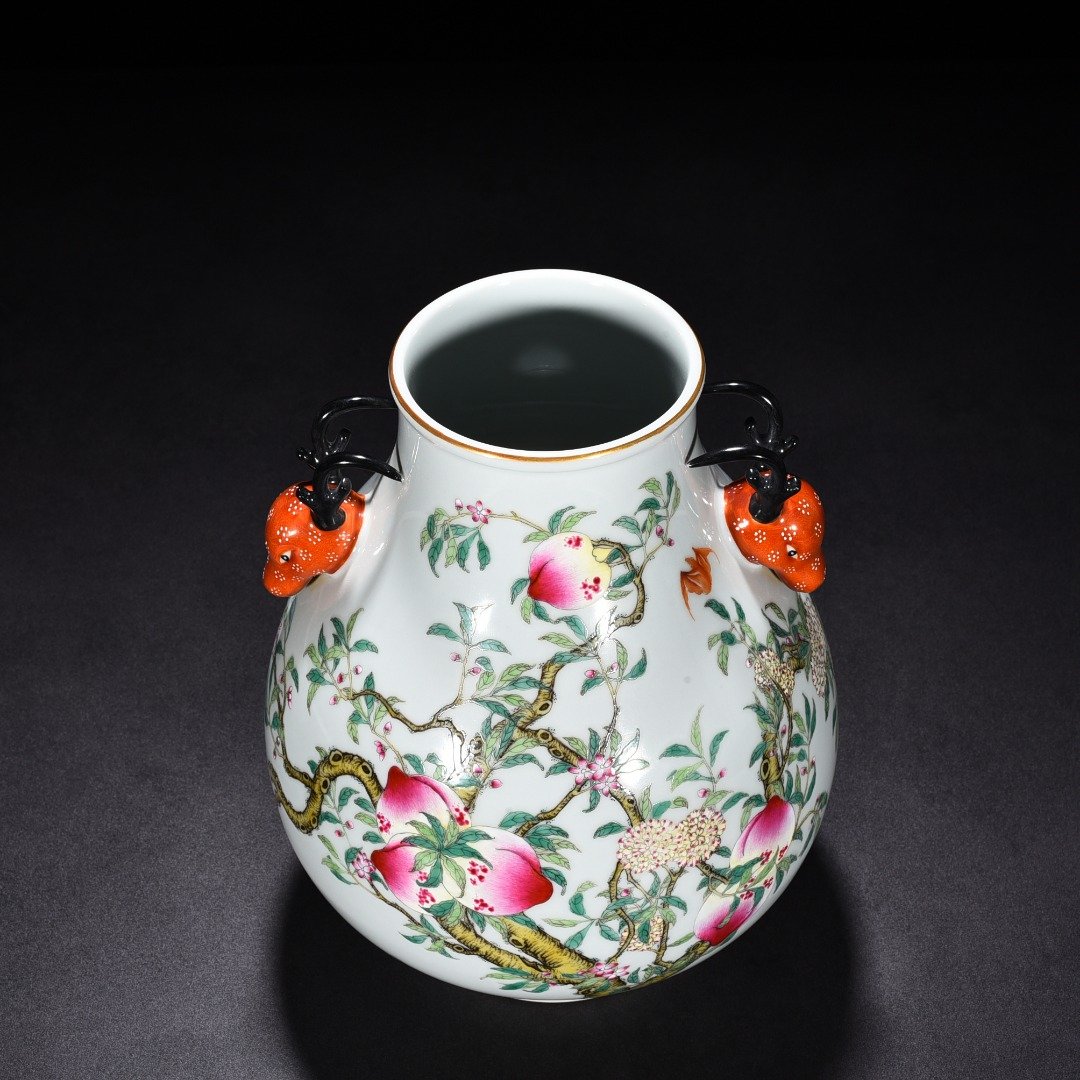 Qing Dynasty Qianlong pastel deer head vase