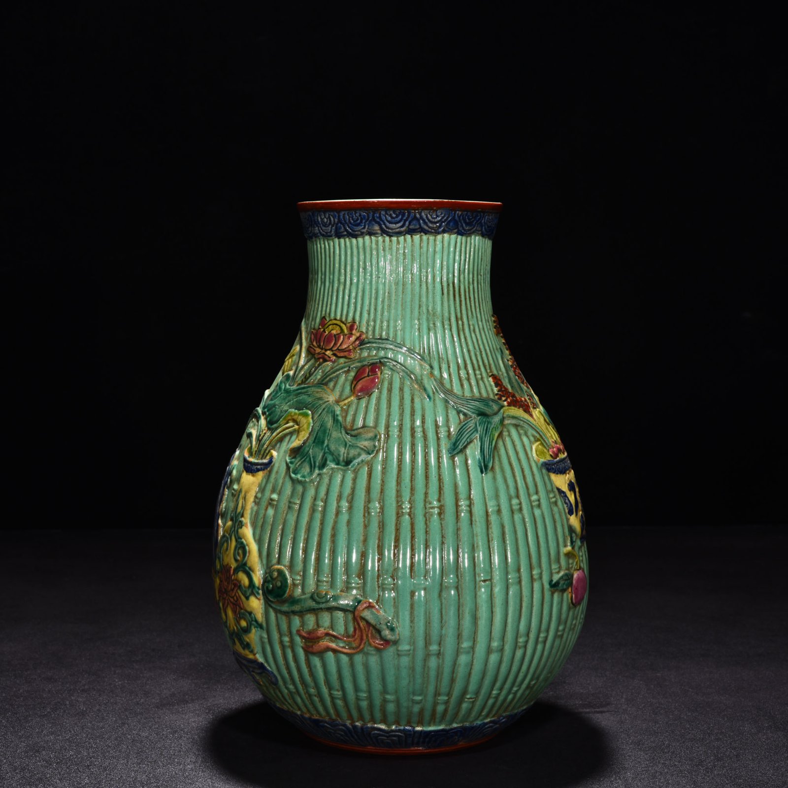 Qing Dynasty Qianlong pastel carved ancient flower basket