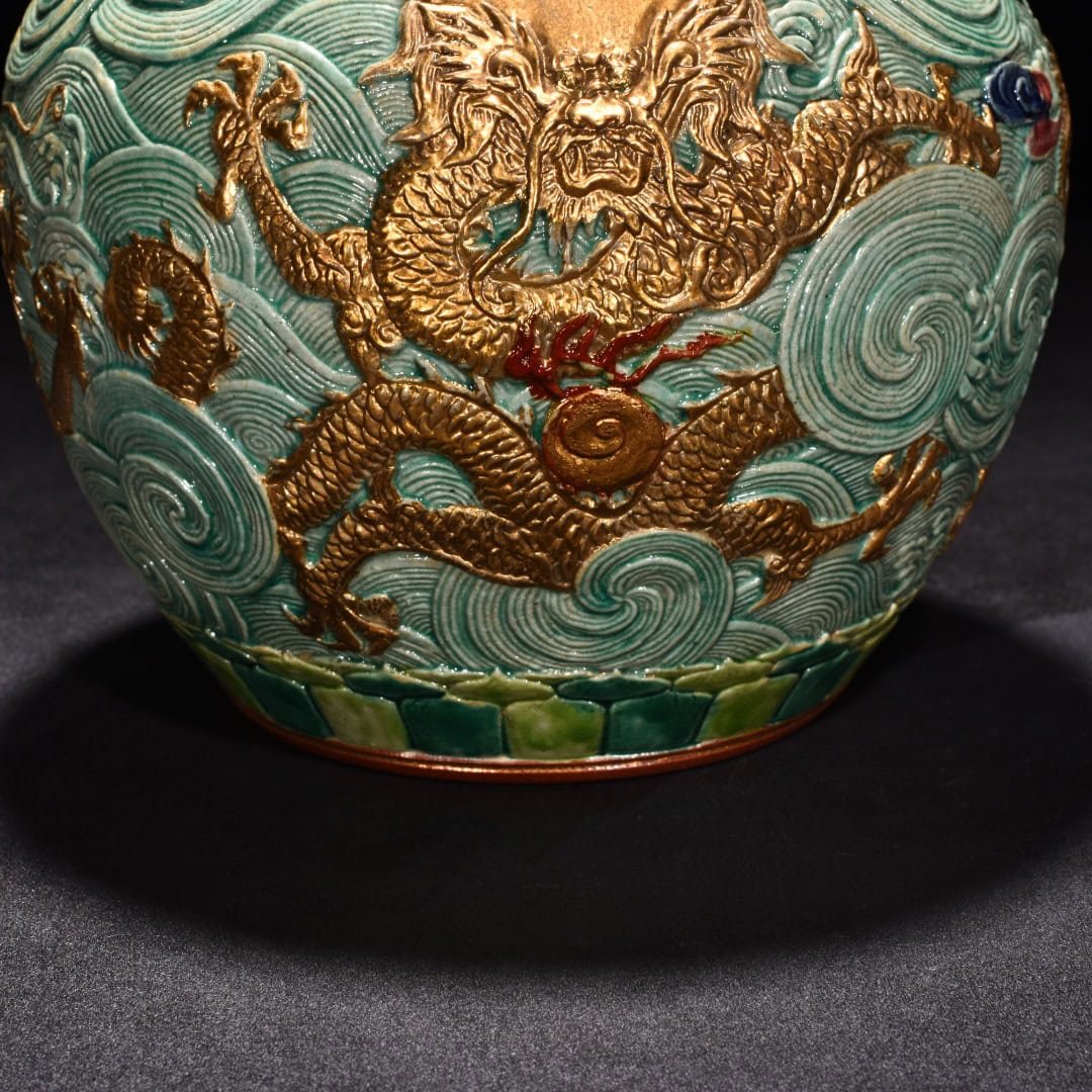 Qing Dynasty Qianlong pastel painted sea water lid jar