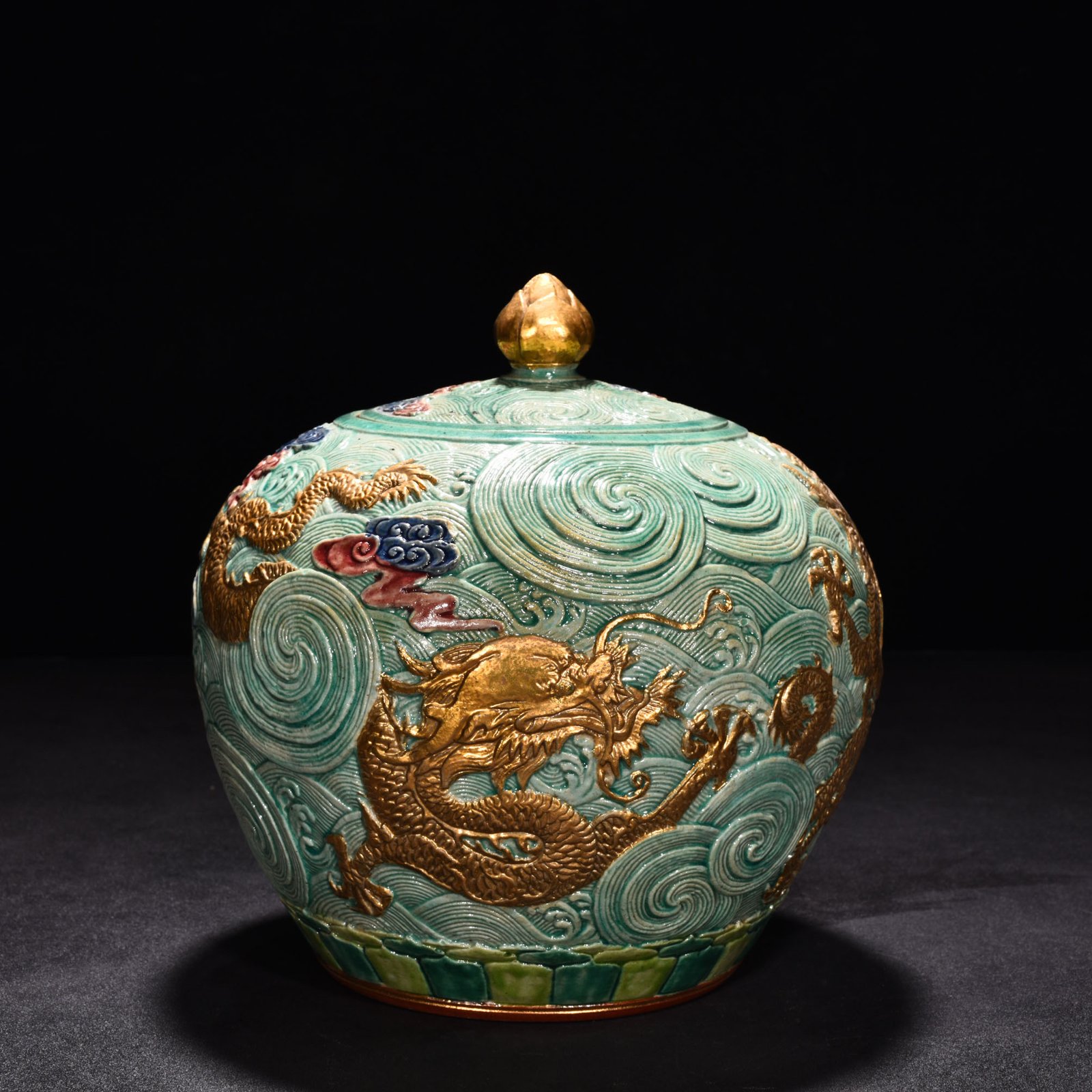 Qing Dynasty Qianlong pastel painted sea water lid jar