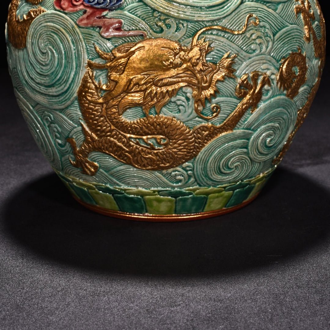 Qing Dynasty Qianlong pastel painted sea water lid jar