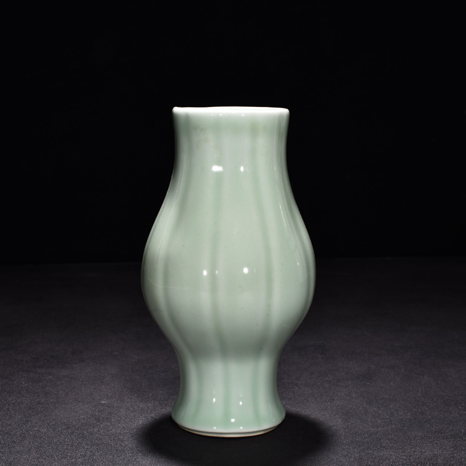 Qing Dynasty Qianlong pink celadon glaze rib olive bottle