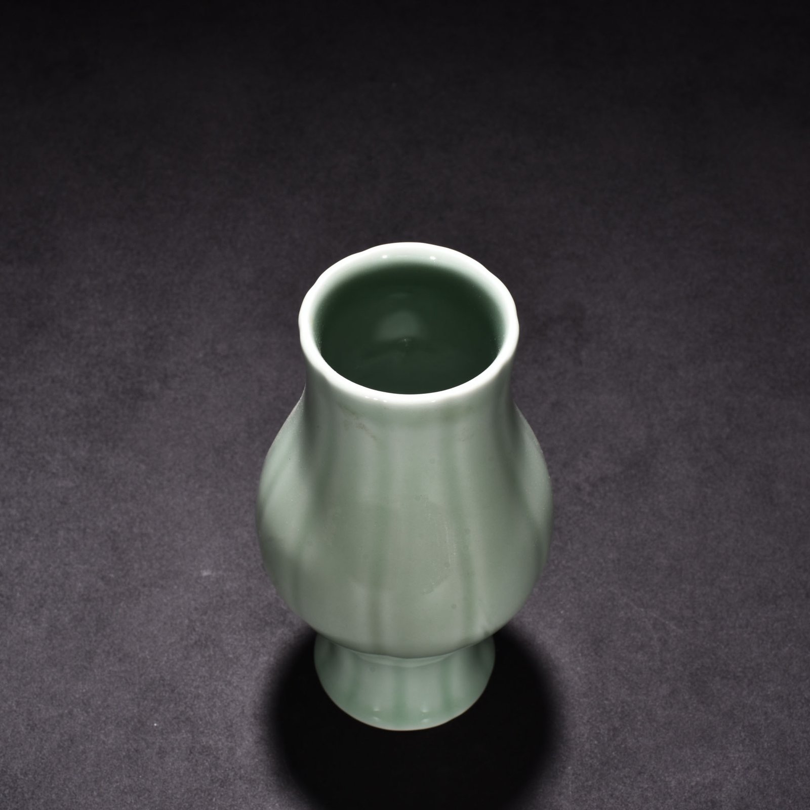 Qing Dynasty Qianlong pink celadon glaze rib olive bottle