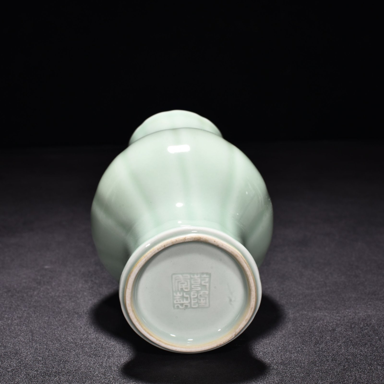 Qing Dynasty Qianlong pink celadon glaze rib olive bottle