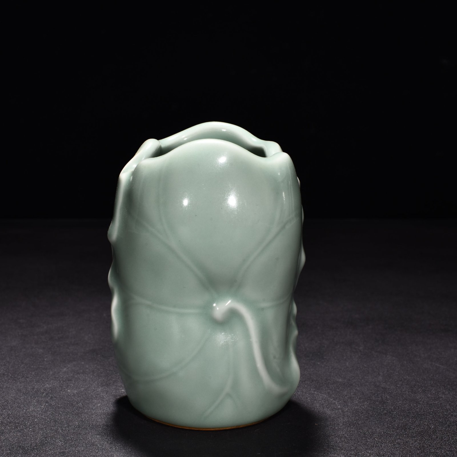 Qing Dynasty Qianlong pink green glaze lotus leaf pen holder