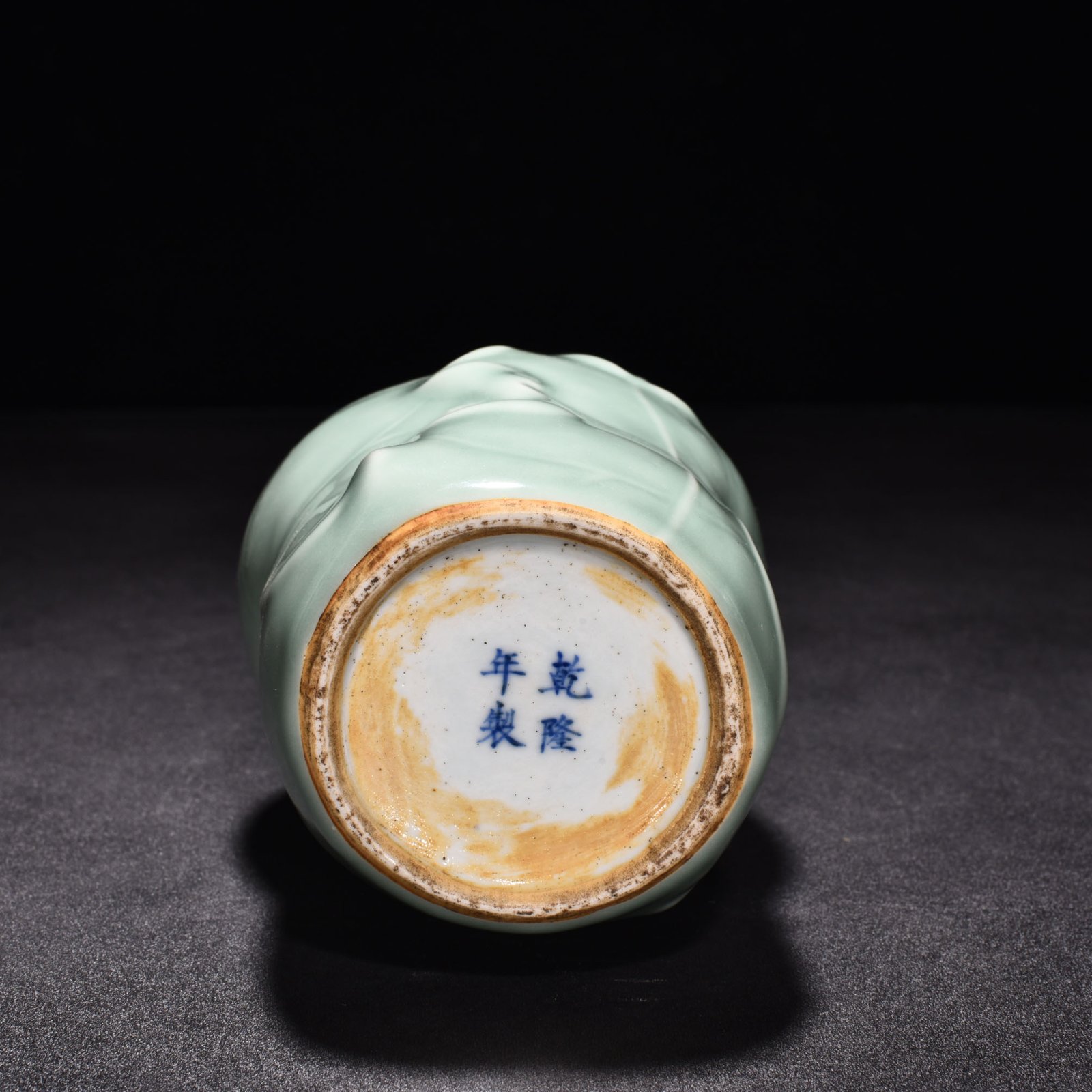 Qing Dynasty Qianlong pink green glaze lotus leaf pen holder