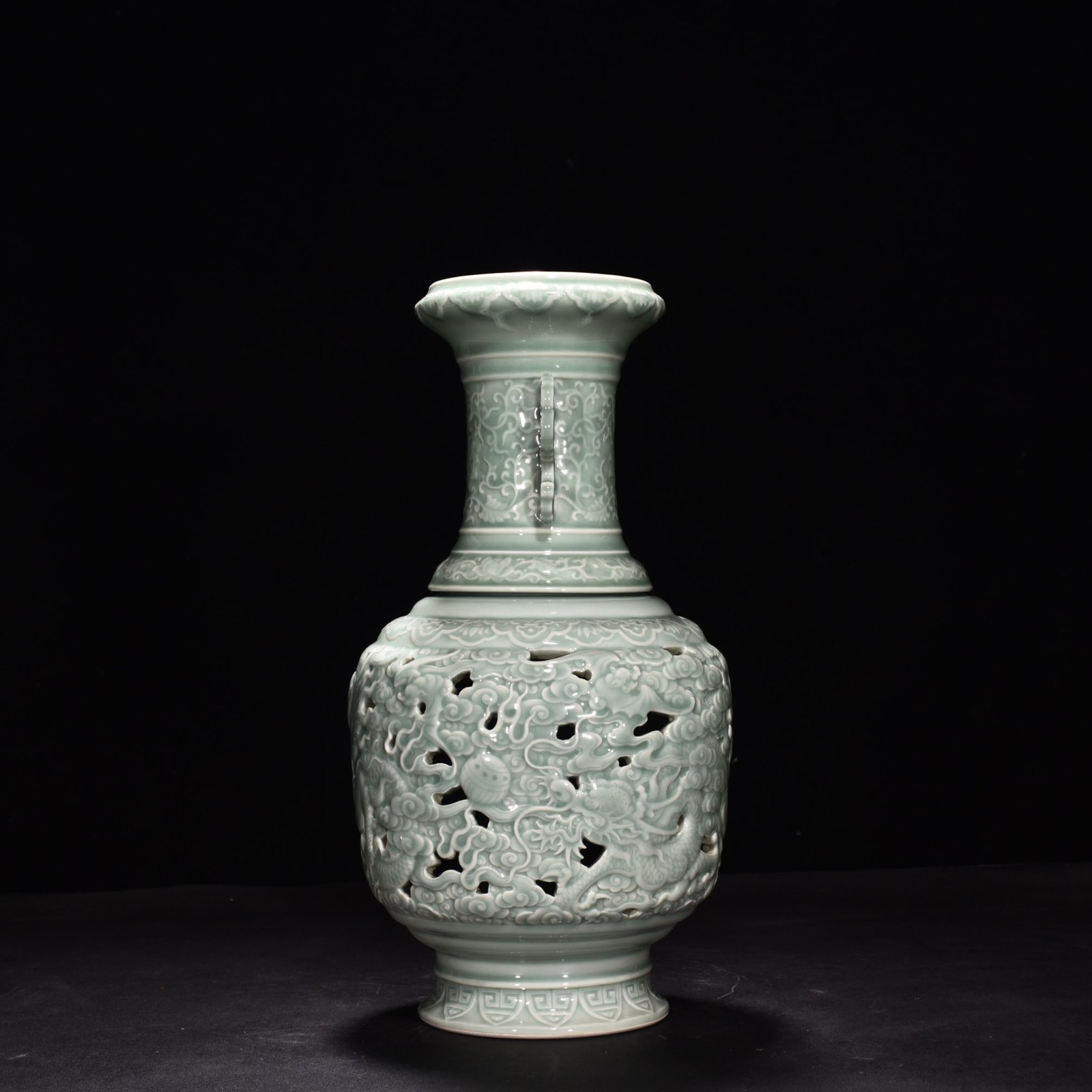 Qing Dynasty Qianlong pink celadon glaze revolving bottle